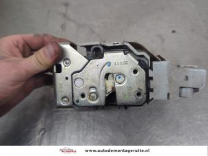 O202688 Gebruikte portierslot mechaniek 4deurs links-voor Lancia Y(Psilon)
