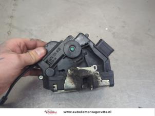 O202710 Gebruikte deurslot mechaniek 4deurs links-voor Smart Forfour