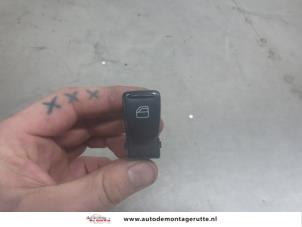 O202729 Gebruikte schakelaar elektrisch raam Smart Forfour