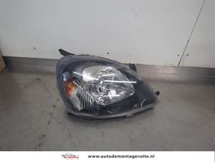 O202731 Gebruikte koplamp rechts Toyota Yaris