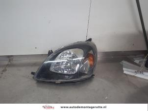 O202732 Gebruikte linker koplamp Toyota Yaris