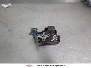O202775 Gebruikte portierslot mechaniek 4deurs links-voor Chevrolet Aveo