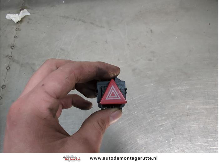 Gebruikte Gevarenlicht Schakelaar Audi A2 O202776