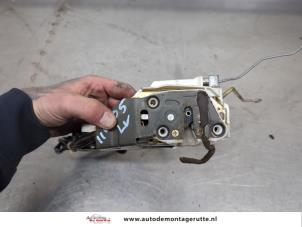 O202813 Gebruikte slotmechaniek portier 4deurs links-voor Suzuki Wagon R+