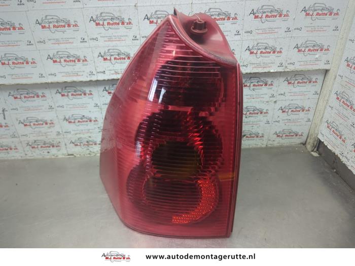 Gebruikte Achterlicht links Peugeot 307 O202843