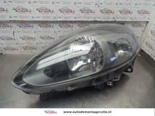 O202845 Gebruikte koplamp links Fiat Punto