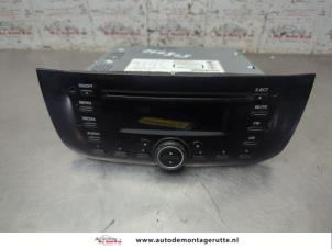 O202848 Gebruikte radio cd speler Fiat Punto
