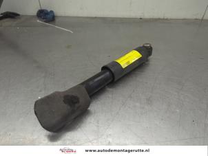 O202926 Gebruikte schokdemper rechts-achter Kia Sorento