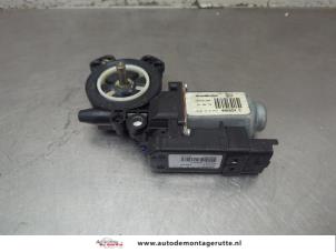 O203043 Gebruikte raammotor portier Renault Clio