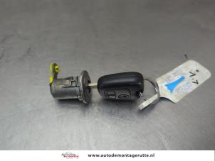 O203045 Gebruikte portierslot cilinder links Toyota Aygo