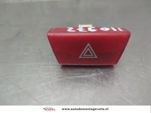 O203046 Gebruikte paniekverlichtings schakelaar Toyota Aygo