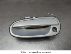O203063 Gebruikte portiergreep 4deurs links-voor Hyundai Matrix