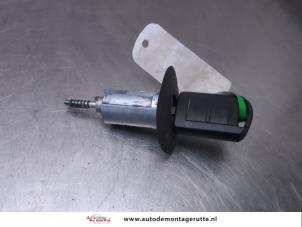 O203067 Gebruikte sleutel+contactslot Opel Meriva