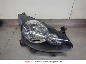 O203080 Gebruikte koplamp rechts Toyota Aygo