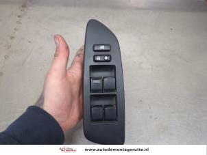 O203107 Gebruikte schakelblok ruiten Toyota Auris