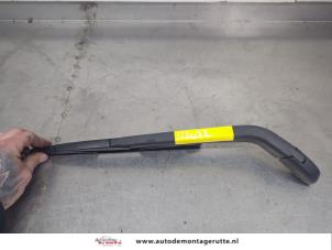 O203141 Gebruikte ruitenwisserarm achter Toyota Auris