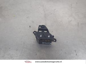 O203208 Gebruikte schakelaar stoelverwarming Kia Picanto