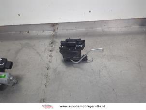 O203220 Gebruikte deurslot mechaniek 2deurs links Kia Picanto