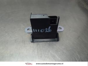 O203252 Gebruikte slotmechaniek achterklep Volkswagen Polo