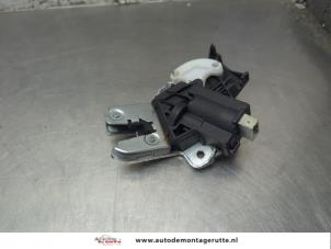 O203264 Gebruikte achterklep slotmechaniek Volkswagen Eos