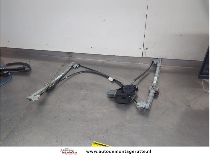 Gebruikte Ruitmechaniek 2Deurs rechts-voor Volkswagen Polo O203335