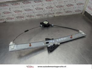 O203343 Gebruikte raammechaniek 4deurs links-voor Mazda 6