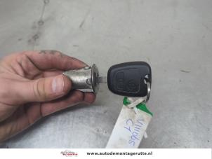 O203428 Gebruikte deurslot cilinder links Citroen C1