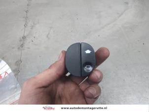 O203487 Gebruikte elektrisch raam schakelaar Ford Fiesta