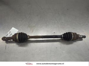 O203497 Gebruikte homokineetas links-voor Nissan Pixo