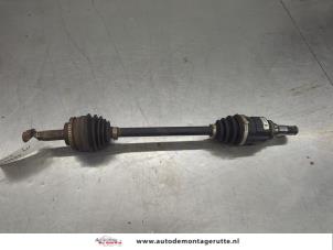 O203501 Gebruikte steekas links-voor Toyota Yaris