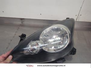 O203513 Gebruikte koplamp links Toyota Aygo