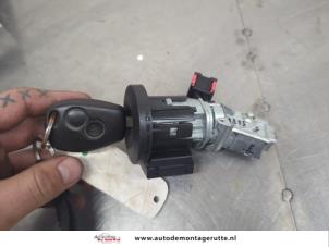O203551 Gebruikte kontaktslot+sleutel Renault Twingo