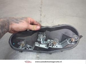 O203592 Gebruikte achterlicht printplaat links Peugeot 107
