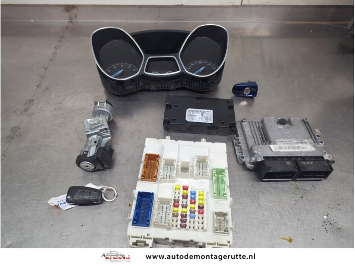 Gebruikte Kontaktslot + computer Ford Focus 3 1.0 Ti-VCT EcoBoost 12V 100 Prijs op aanvraag aangeboden door Autodemontage M.J. Rutte B.V.