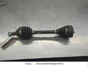O203701 Gebruikte steekas links-voor Volkswagen Polo