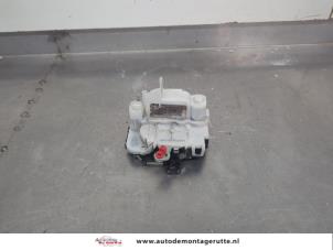 O203744 Gebruikte deurslot mechaniek 2deurs rechts Fiat 500