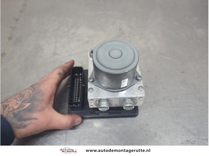 Gebruikte ABS Pomp Fiat 500X (334) 1.3 FireFly Turbo 150 16V Prijs op aanvraag aangeboden door Autodemontage M.J. Rutte B.V.