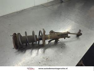 O203822 Gebruikte mac phersonpoot rechts-voor Toyota Auris