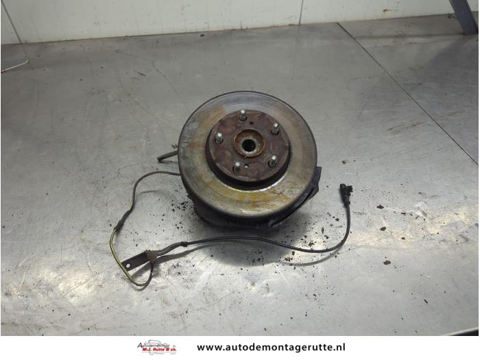 Gebruikte Fusee houder rechts-voor Toyota Auris O203825