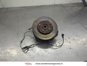 O203825 Gebruikte fusee houder rechts-voor Toyota Auris