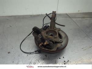 O203827 Gebruikte fusee houder links-voor Toyota Auris