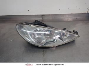 O203953 Gebruikte rechter koplamp Peugeot 206