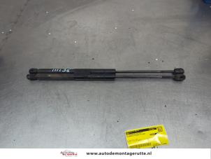 O203960 Gebruikte gasdemperset achterklep Mitsubishi Outlander