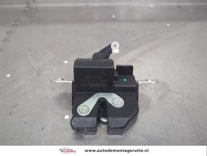 O203982 Gebruikte achterklep slotvanger Ford KA