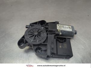 O204009 Gebruikte raammotor portier Renault Scenic