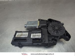 O204010 Gebruikte raammotor portier Renault Scenic