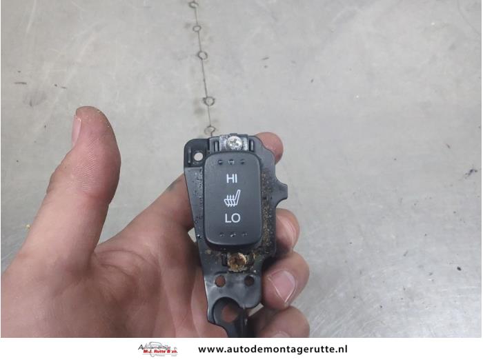 Gebruikte Schakelaar Stoelverwarming Honda Insight O204030
