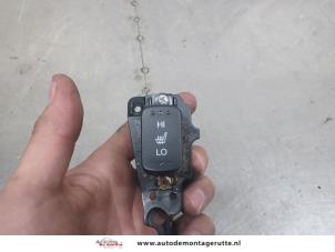 O204030 Gebruikte schakelaar stoelverwarming Honda Insight