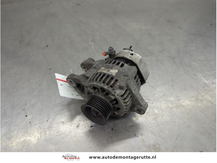 Gebruikte Alternator Daihatsu Sirion O204041