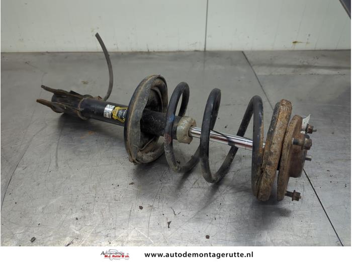 Gebruikte Veerpoot links-voor Mitsubishi Outlander O204100
